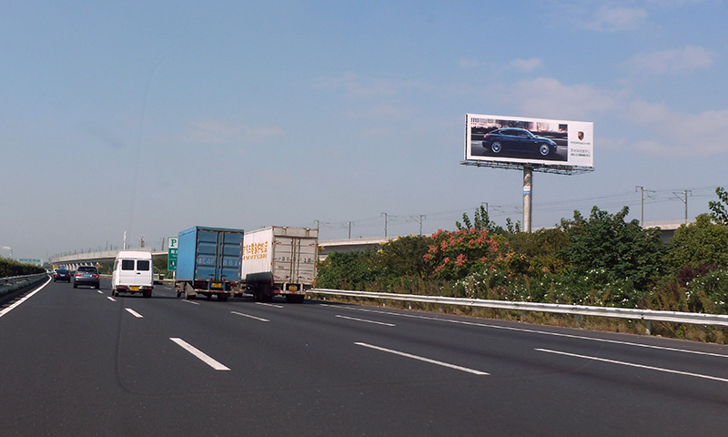滬寧高速昆山陸家昆山中段區(qū)域北面單立柱（K9）
